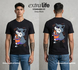 La Prueba del Cazador | Asesino de Octubre #04581 - Playera Standard Fit | Deep Black - Foto en modelo