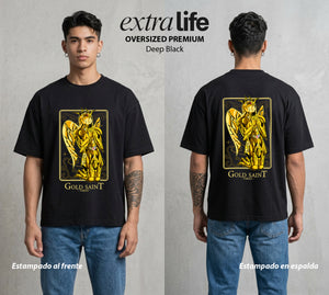 Los Caballeros del Cosmos | Santo Dorado Virgo #04646 - Playera Oversized Premium | Deep Black - Foto en modelo