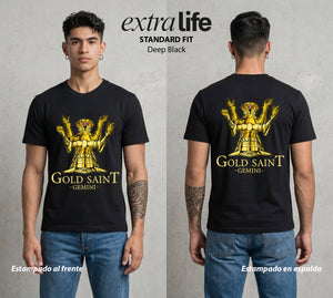 Los Caballeros del Cosmos | Dualidad del Cosmos #04649 - Playera Standard Fit | Deep Black - Foto en modelo