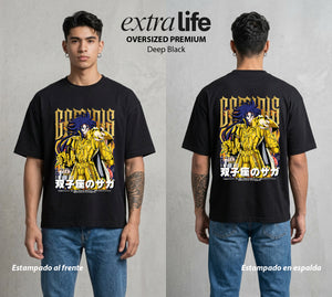 Los Caballeros del Cosmos | Alma Gemela Oscura #04650 - Playera Oversized Premium | Deep Black - Foto en modelo