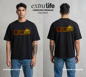 El Duelo de los Destinos | Dios Dorado del Ra #04691 - Playera Oversized Premium | Deep Black - Foto en modelo