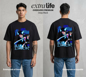 El Hijo del Diablo | Llama Azul Exorcista II #04731 - Playera Oversized Premium | Deep Black - Foto en modelo