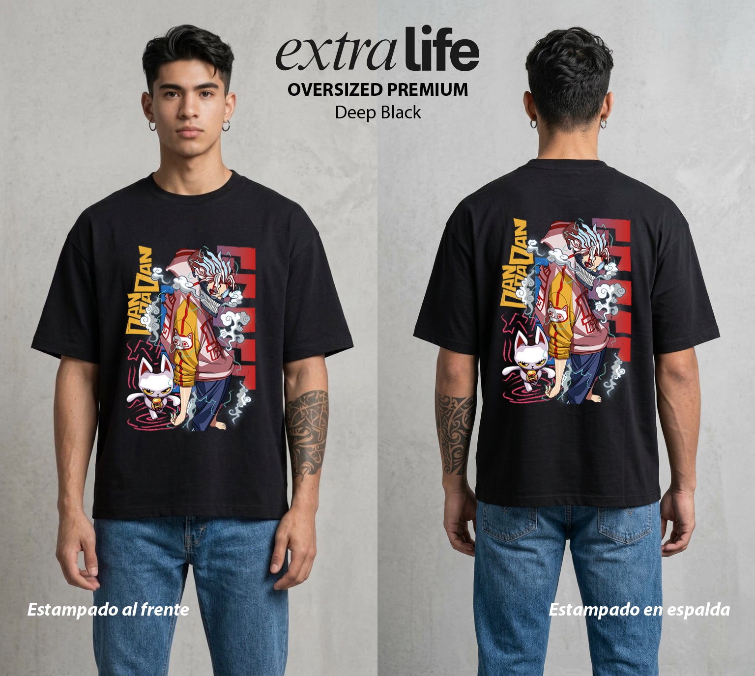 Lo Paranormal Cotidiano | Batalla Cósmica #04743 - Playera Oversized Premium | Deep Black - Foto en modelo