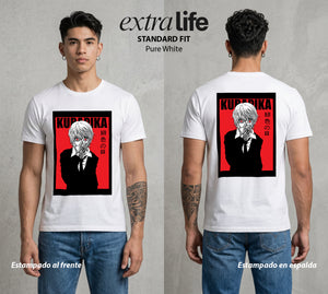 La Prueba del Cazador | Ojos Carmesí #04789 - Playera Standard Fit | Pure White - Foto en modelo